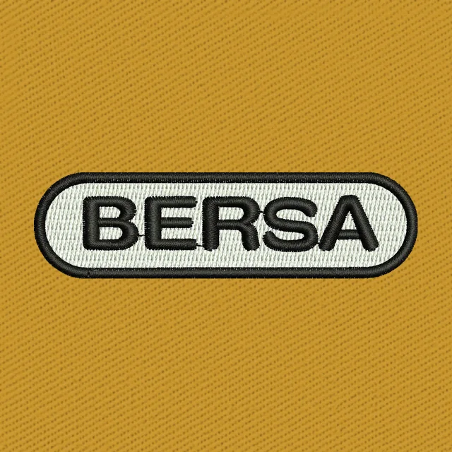 Diseño de bordado texto negro Bersa en placa plateada