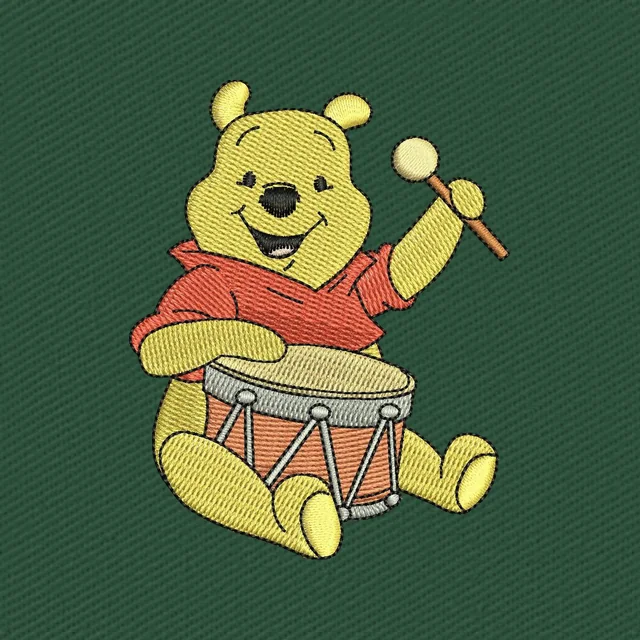 Disney Winnie the Pooh che suona il tamburo
