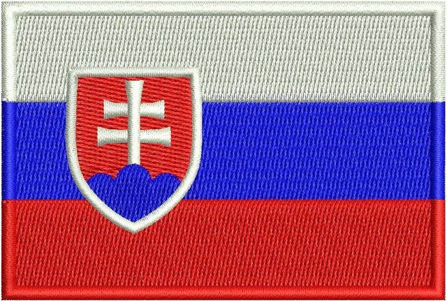 Stickdatei Slowakische Flagge mit Doppelkreuz-Wappen auf Stoff gestickt